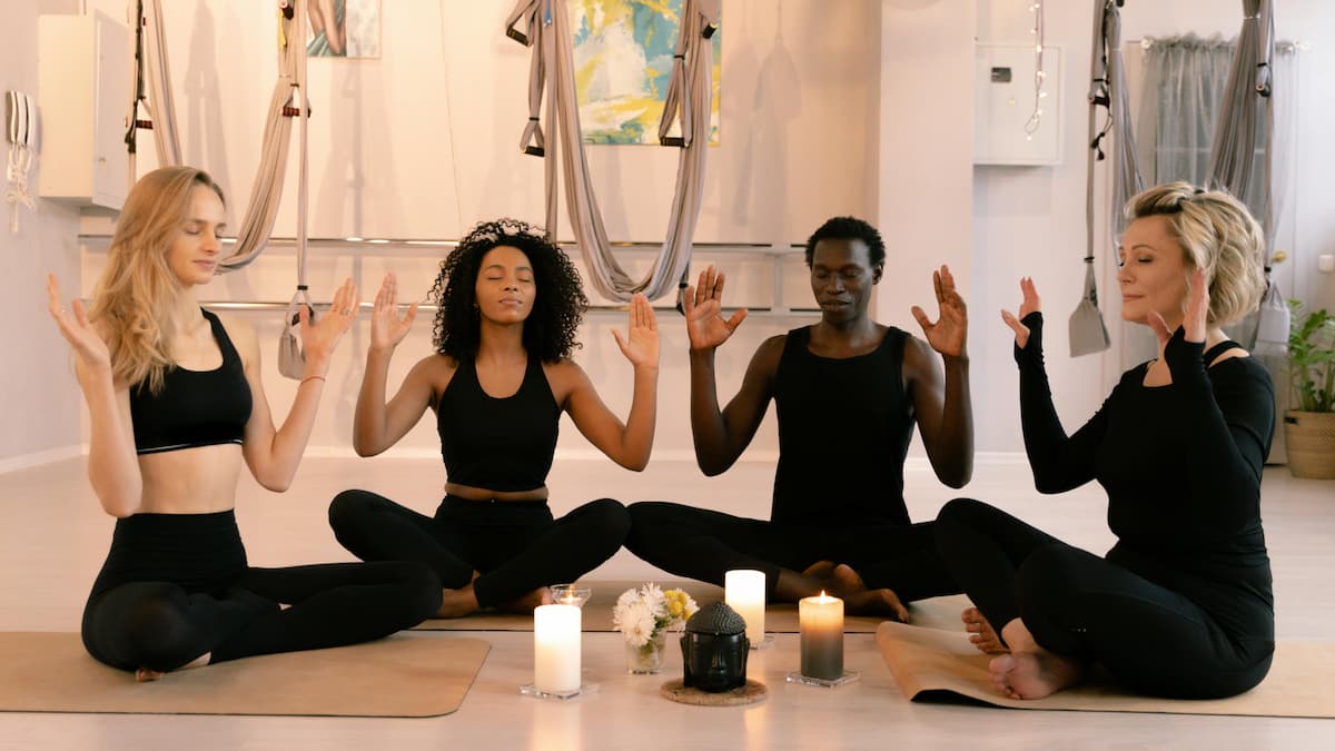 black yoga pants for women